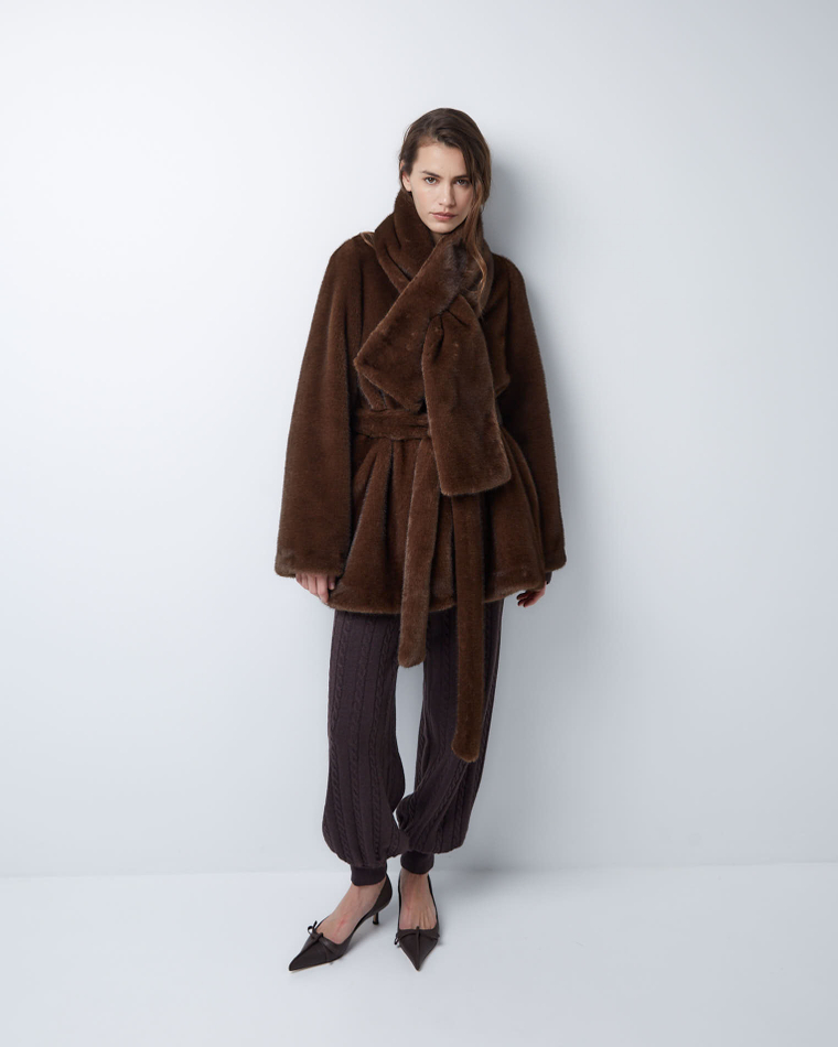 Шуба из искусственного меха норки коричневый