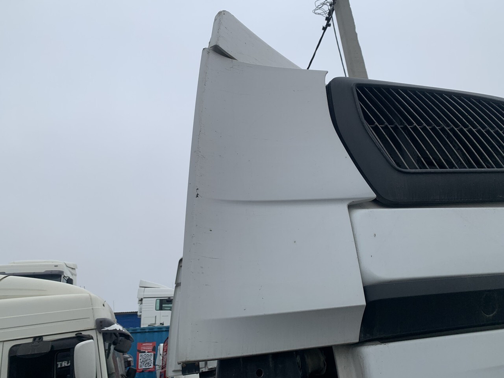 Спойлер кабины боковой верхний правый 2020г