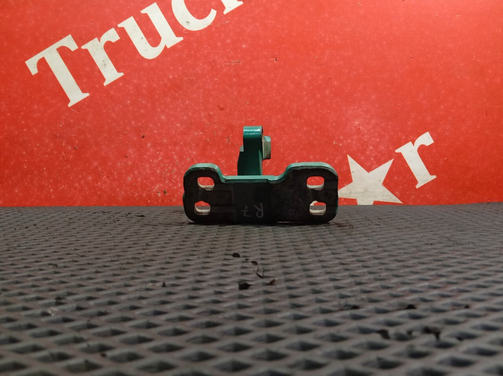 Петля двери правой