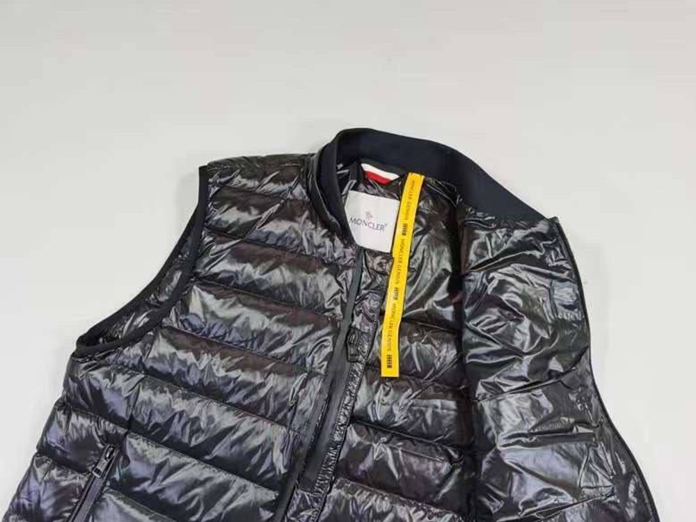 Безрукавка Moncler