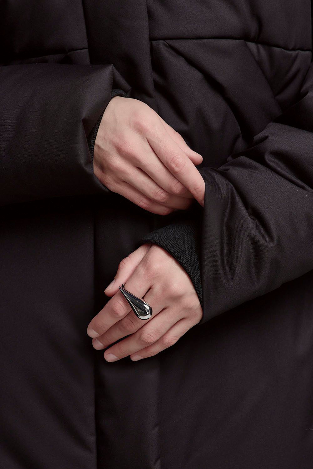 Куртка зимняя на утеплителе Isosoft черного цвета