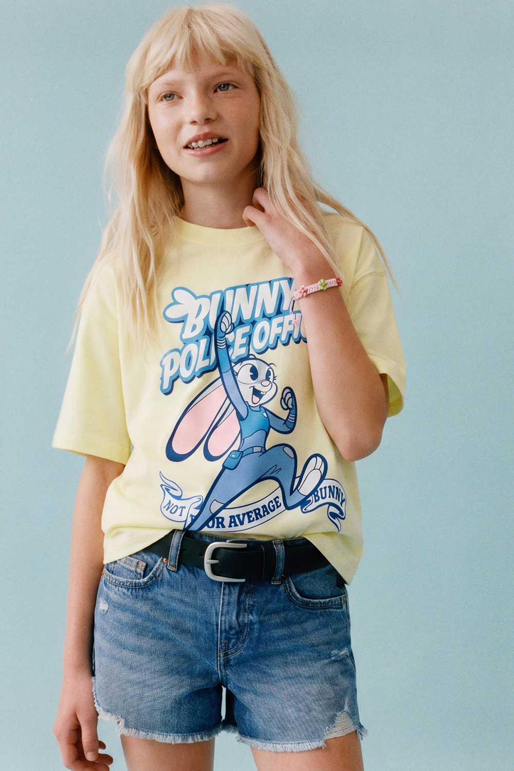 ZARA ФУТБОЛКА С ПРИНТОМ «ЗВЕРОПОЛИС» © DISNEY, ЦВЕТ СЛОНОВОЙ КОСТИ