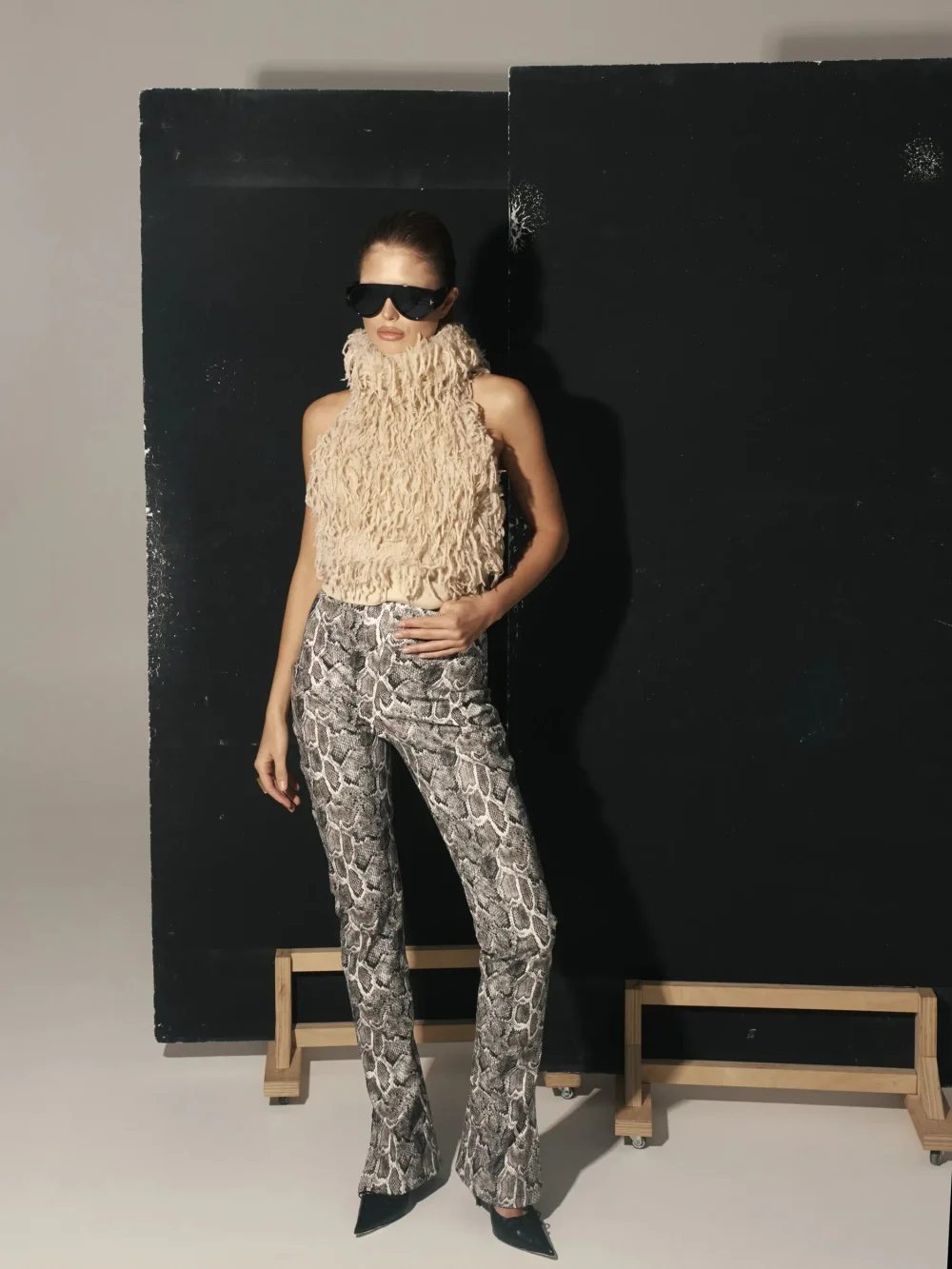 Топ с объемным горлом и открытой спиной, Бежевый