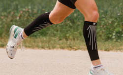 Compression sleeve Compressport R2 Aero Calf Sleeves - black/white