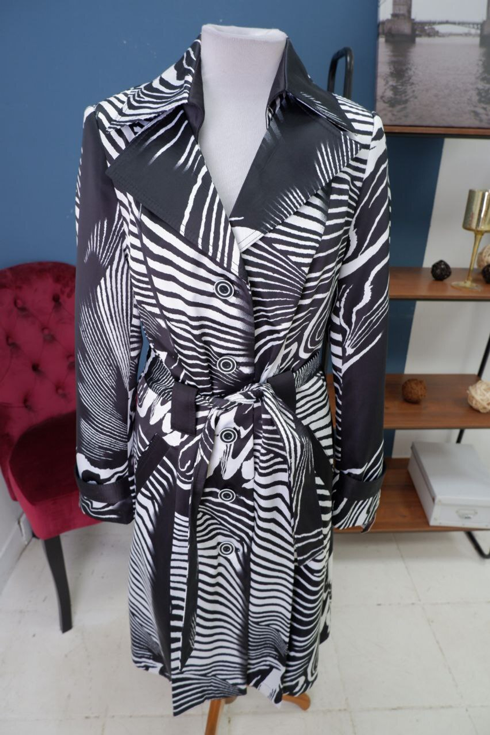 Плащ Стройная линия черно-белый 46 размер, новый