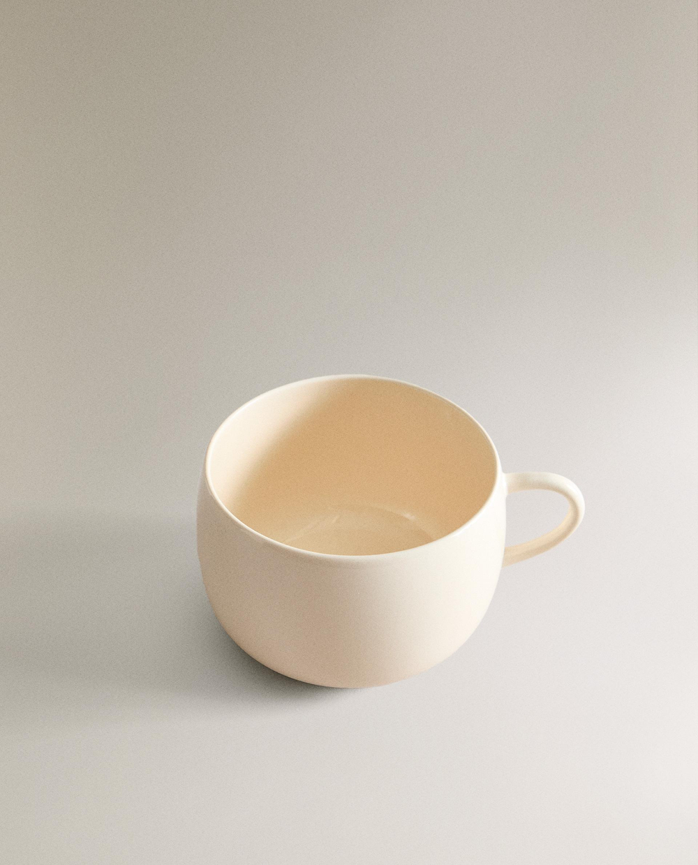 Zara Home чашка из каменной керамики, цвет кремовый, 15.3 см