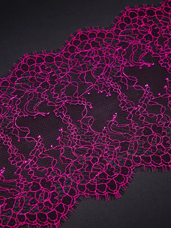 01-49 Кружево шантильи, 16 см, слива/фуксия