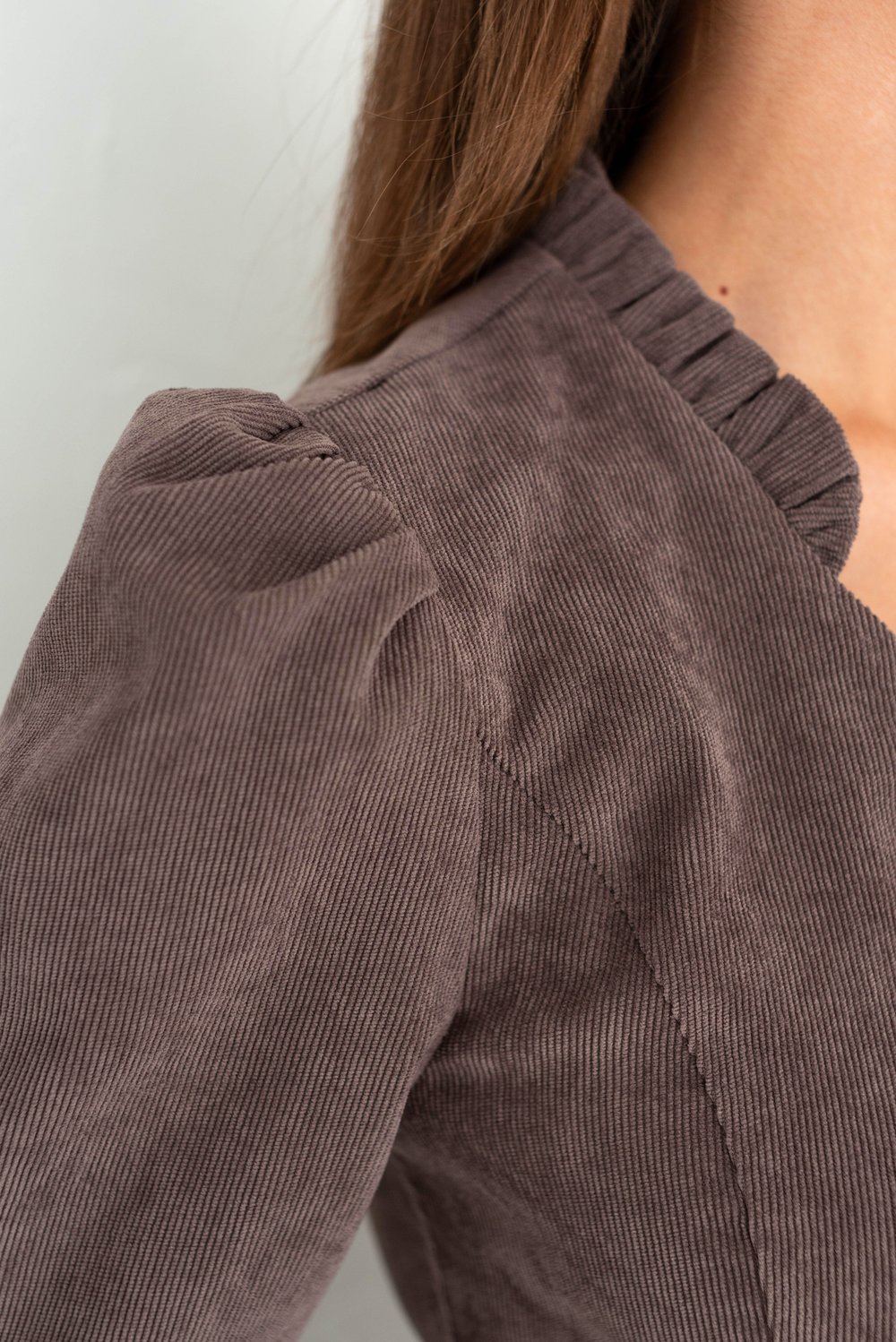 Платье-футляр какао из микровельвета