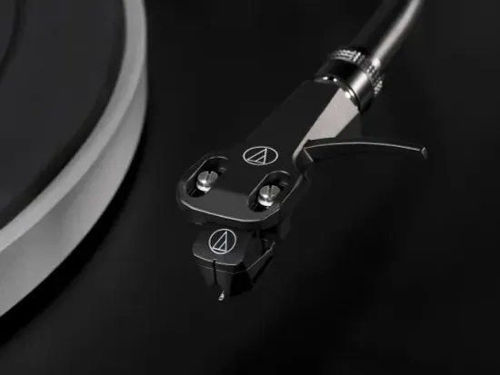 Проигрыватель винила Audio-Technica AT-LP5x