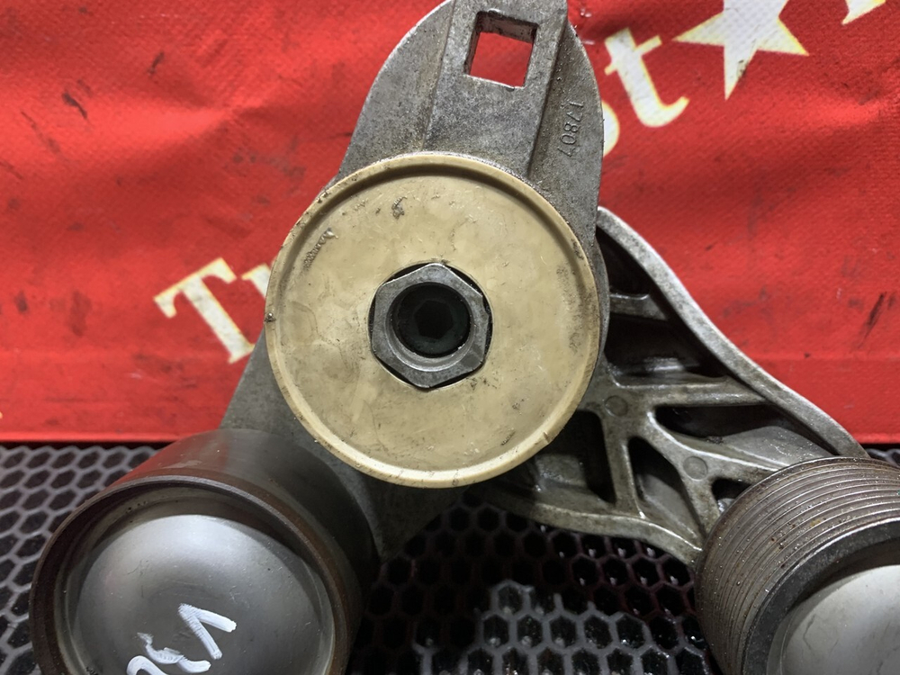 Ролик-натяжитель