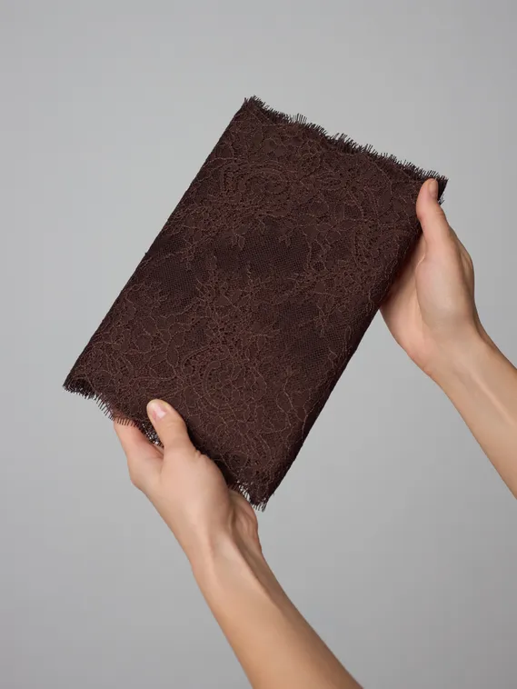 01-53 ОПТ Кружево шантильи 23 см, шоколад