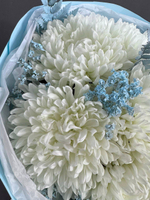 Букет из 7 хризантем "Антонов" в голубой гамме