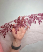 Вышивка на сетке розовая/пыльно-розовая К139 левая