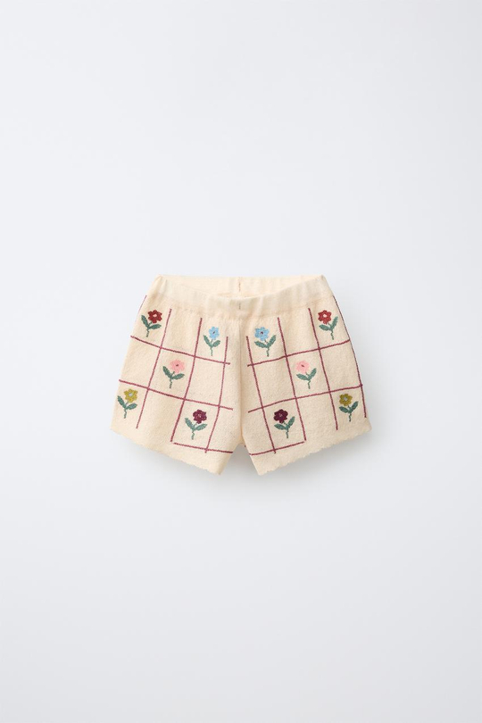 ZARA ТРИКОТАЖНЫЕ ШОРТЫ С ЦВЕТОЧНЫМ ПРИНТОМ, ЦВЕТ СЛОНОВОЙ КОСТИ