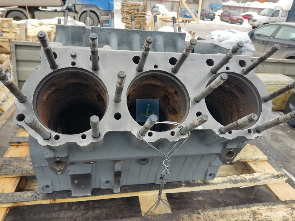 Блок цилиндров ЯМЗ нового образца под паронит