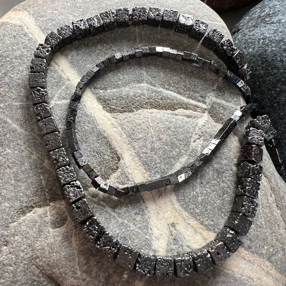 Вулканическая лава. Камни для изделий на заказ. Цена зависит от вида заказанного изделия