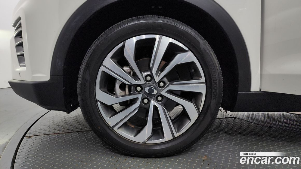 KG Mobility (Ssangyong) Very New Tivoli Бензин 1.5 2WD (10.2020)