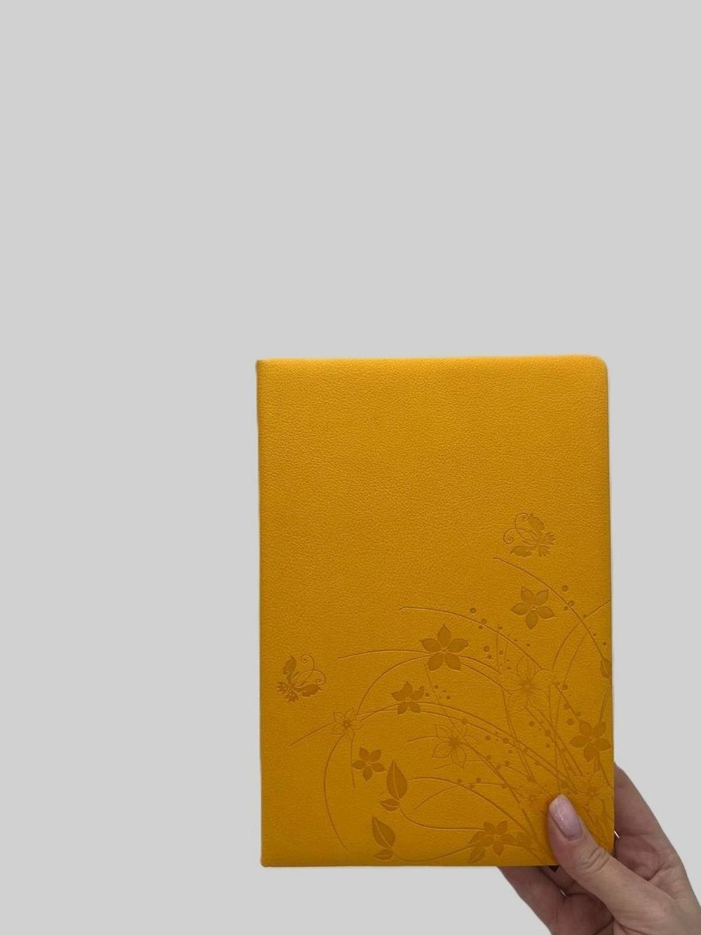 Блокнот 135 л. В5 25*17,5 см лин. желтые цветы  (7670-3)