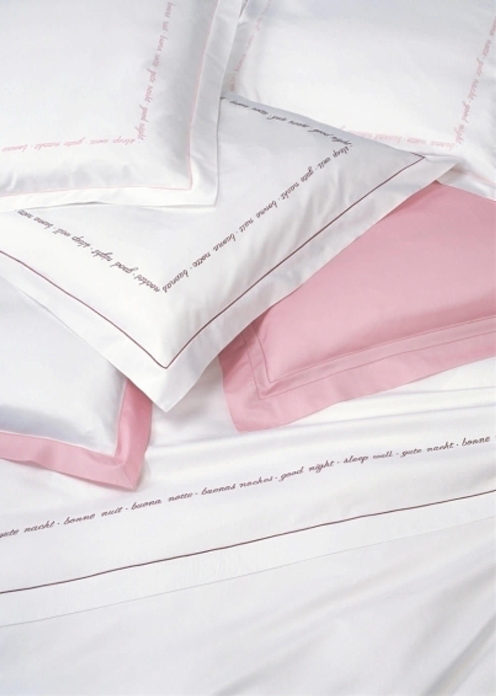 Наволочка 70х70 Christian Fischbacher Luxury Nights Sweet Dreams 557 красная Швейцария