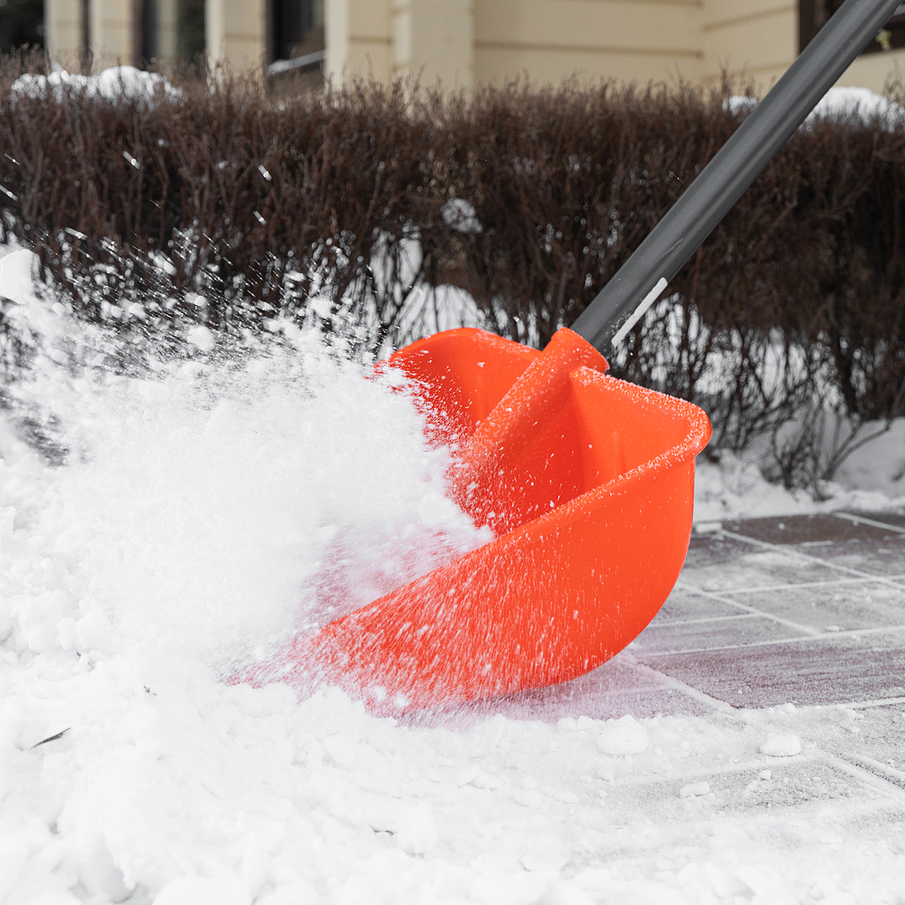 Лопата для уборки снега пластиковая, 400х405х1380 мм, стальной черенок, усиленная Сибртех
