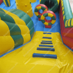 Большой надувной батут-горка "Корабль флибустьеров" 14*8*6 м