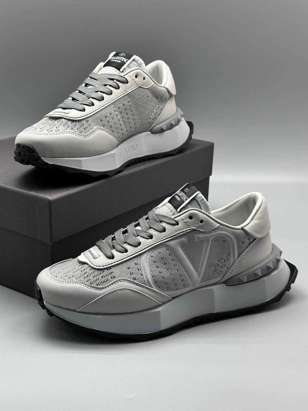 Кроссовки Valentino