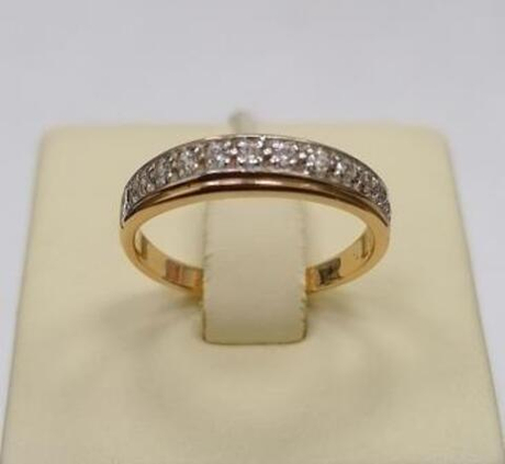 Кольцо из золота с фианитами