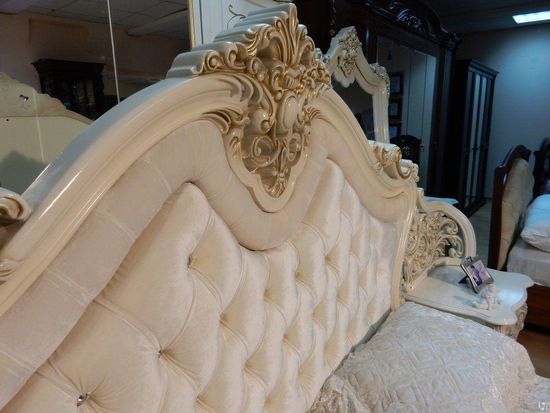 Кровать ДЖОКОНДА с мягким изголовьем крем глянец