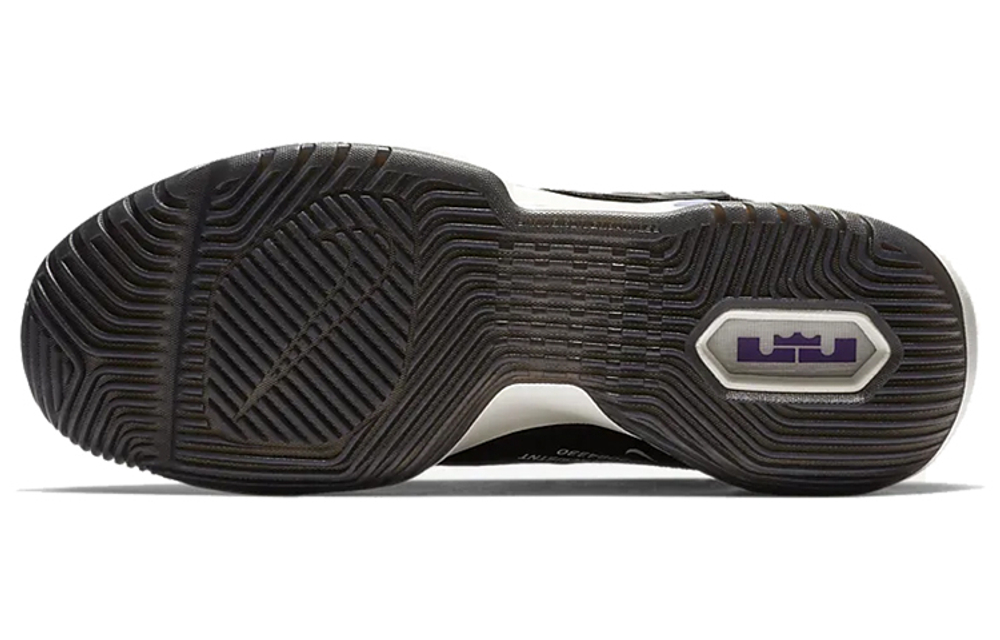 Кроссовки Nike Ambassador 11
