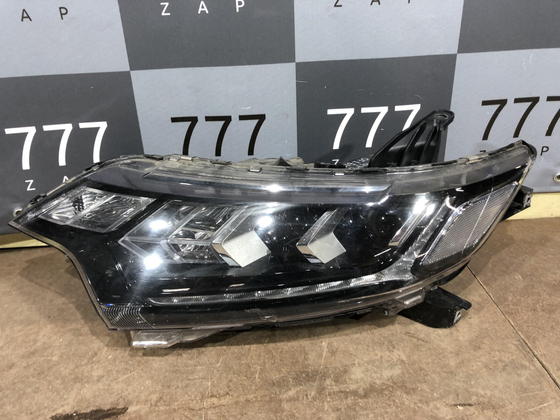 Фара левая LED Mitsubishi Outlander 3 18-нв Б/У Оригинал 8301D331