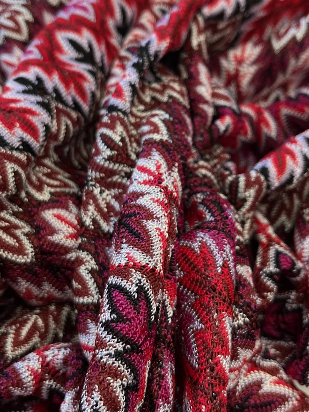 Трикотаж вискозный Missoni с разноцветными абстрактными узорами