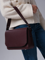 Сумка на плечо Deboro 30512 зимняя вишня