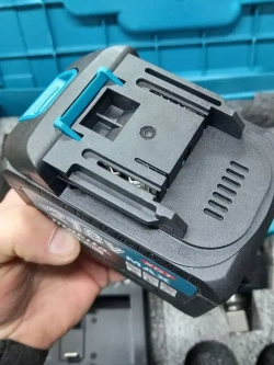 Гайковерт 3000нм аккумуляторный бесщеточный для грузовых автомобилей 2 акб 8 ампер кейс