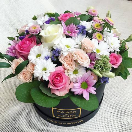 Летняя композиция цветов в подарочной коробке "Maison des Fleurs"
