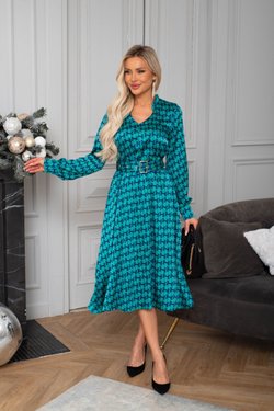 Зеленое шелковое платье