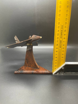 Истребитель из обсидиана в подарочной коробке