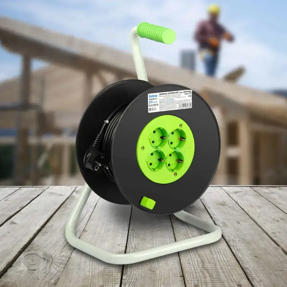 Удлинитель силовой на катушке Intro RPE4200 20м c заземлением 4 розетки ПВС 3х1мм, строительный садовый для газонокосилки и триммера