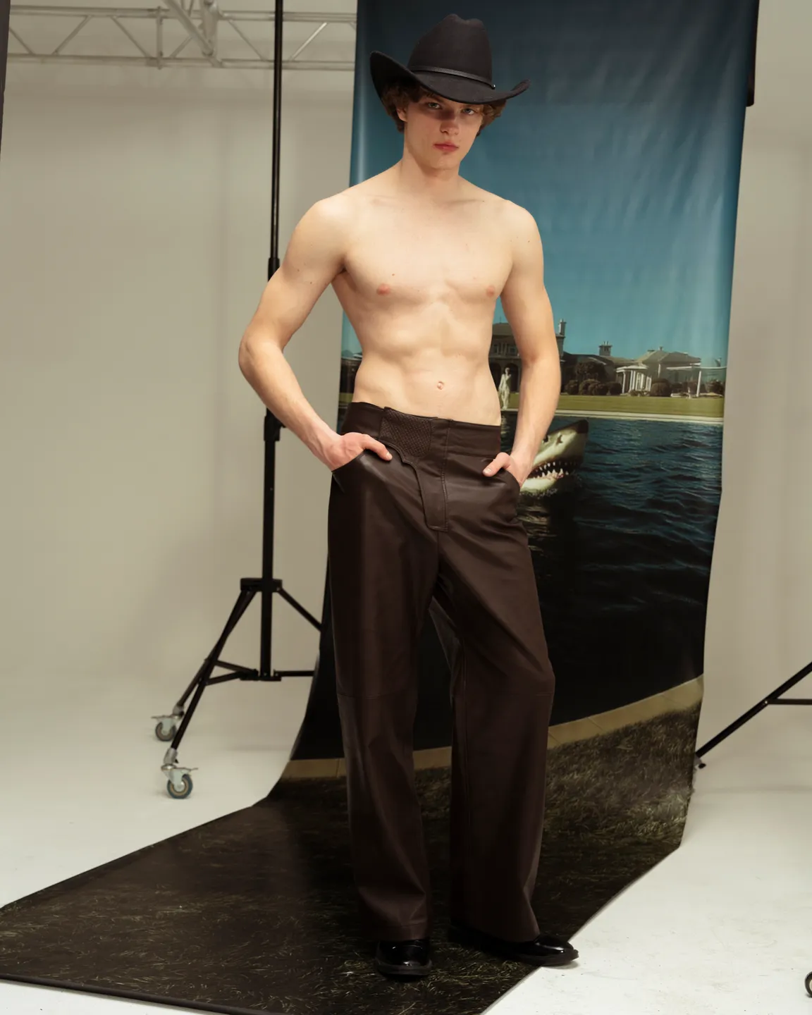 Коричневые брюки 