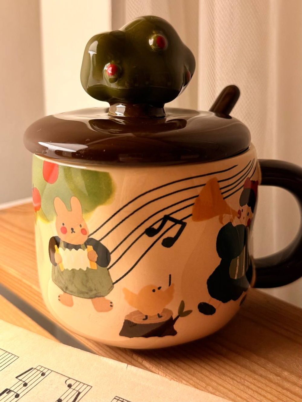 Кружка с крышкой и ложкой "Музыкальный лес"