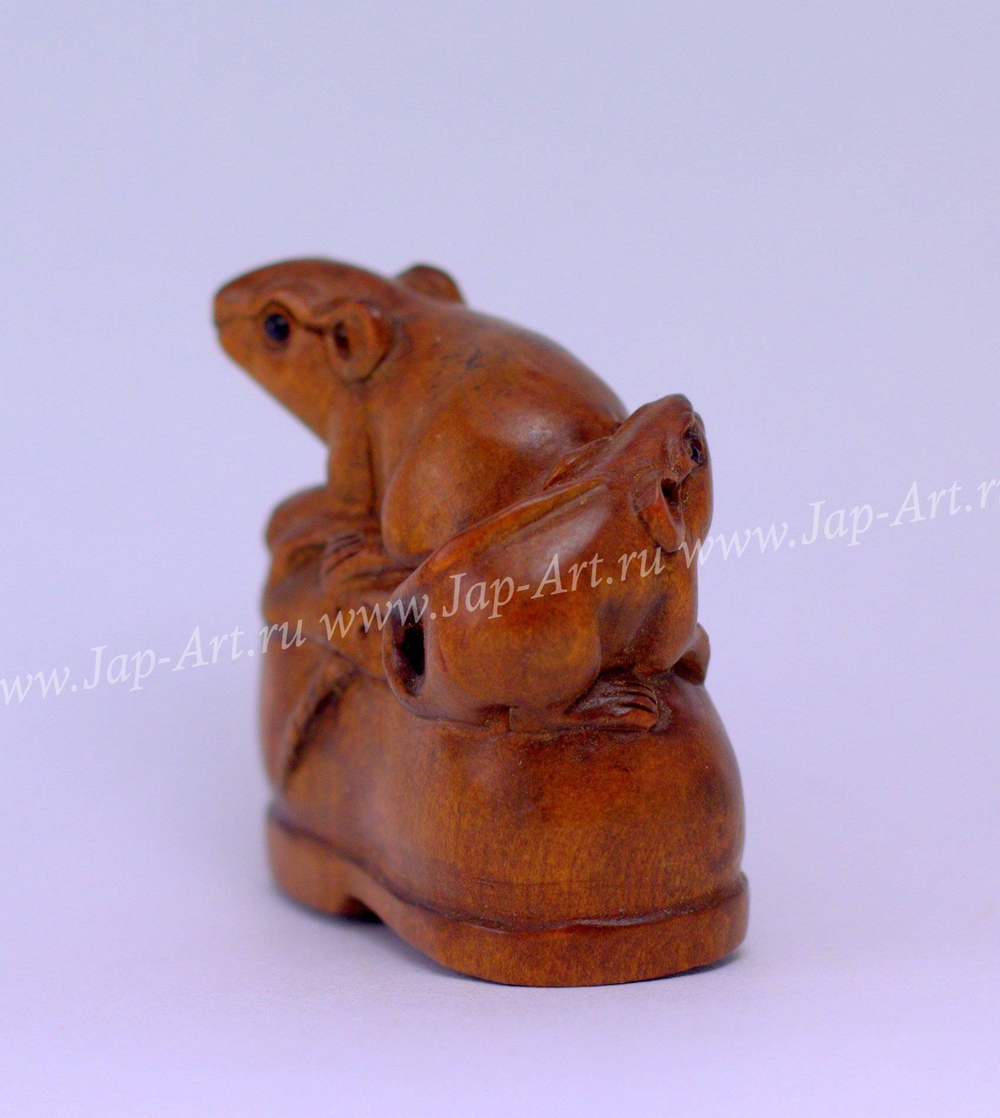 Нэцкэ Две мыши и ботинок