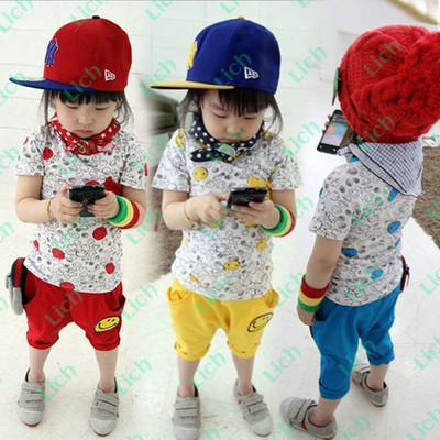 Костюм: футболка с принтами смайлов и бриджи-галифе