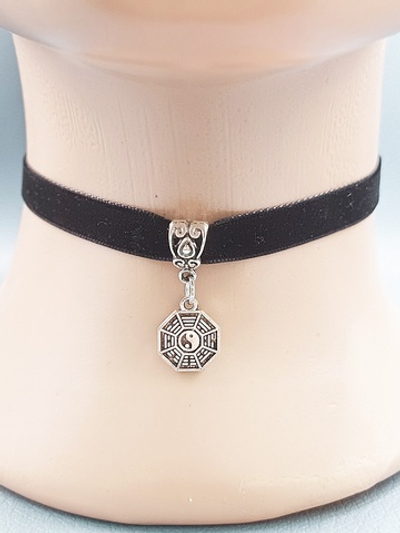 Чокер с подвеской Инь Янь