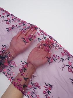 Вышивка на сетке ярко-фиолетовая с мультиколор широкая неэластичная ширина 31 см