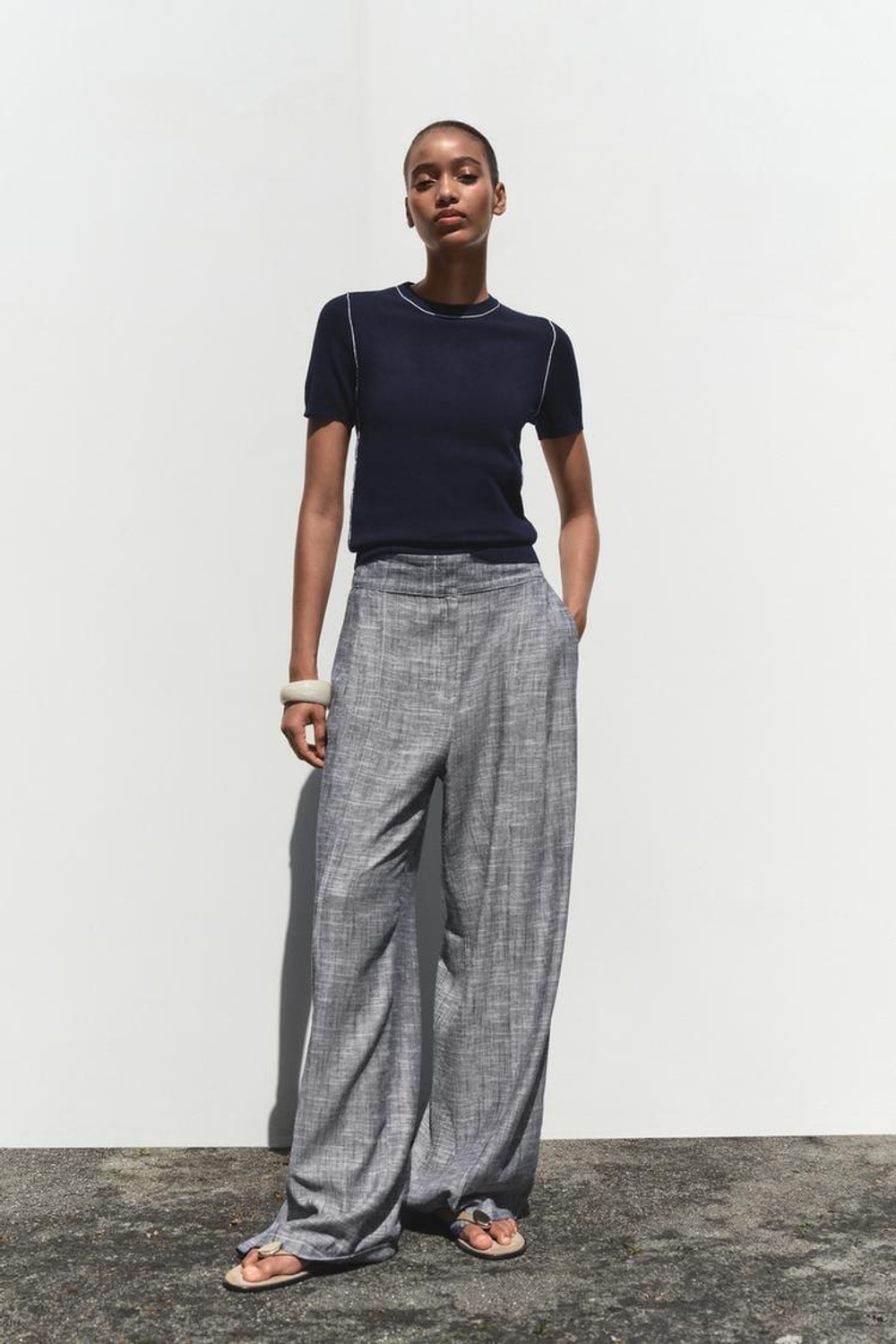 ZARA ТРИКОТАЖНЫЙ ТОП С КОРОТКИМИ РУКАВАМИ И ОКАНТОВКОЙ, ТЕМНО-СИНИЙ/БЕЛЫЙ