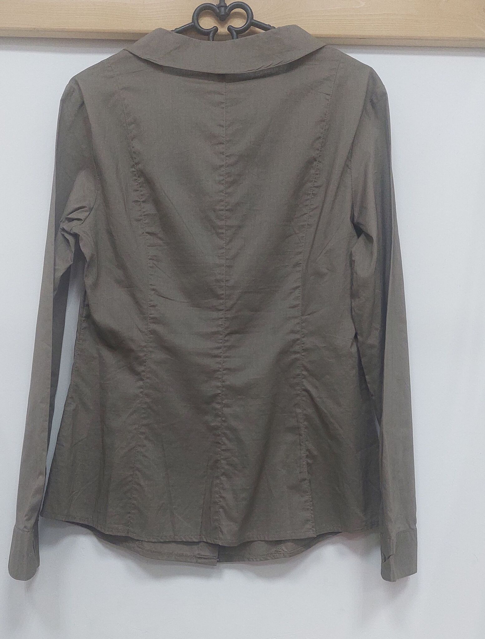 Блузка блуза рубашка кофта хлопковая ситцевая ситец женская бежевая капучино хаки Пеликан Pelican размер М M 48 по фигуре классика FWJN0714