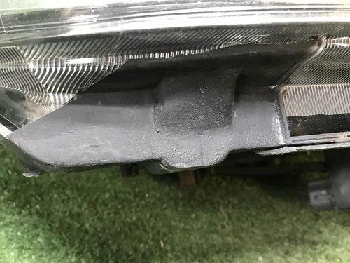 Битая Фара правая Toyota Hilux 8 (2015-2020) LED