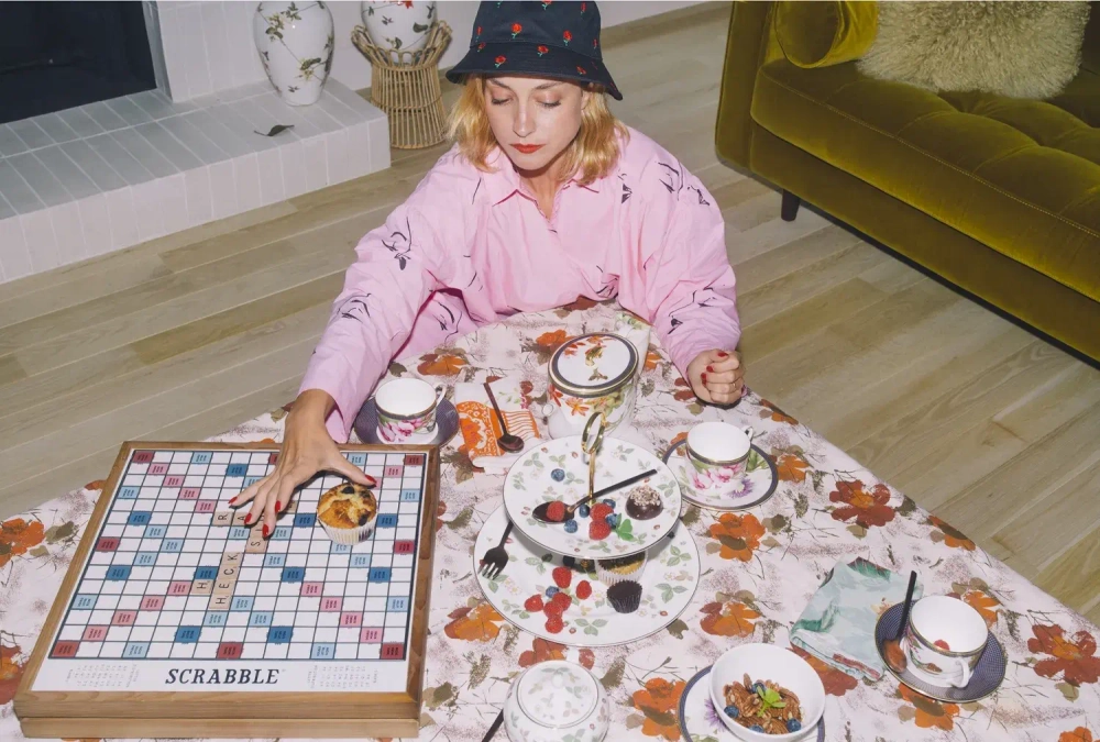 Wedgwood Wild Strawberry II - многоярусная витрина