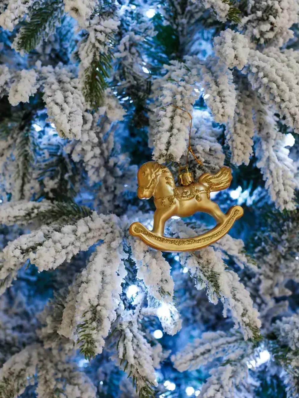 Заснеженная елка с гирляндой «Форесто» холодный свет (Литая+пвх) 150 см / 1,5 м