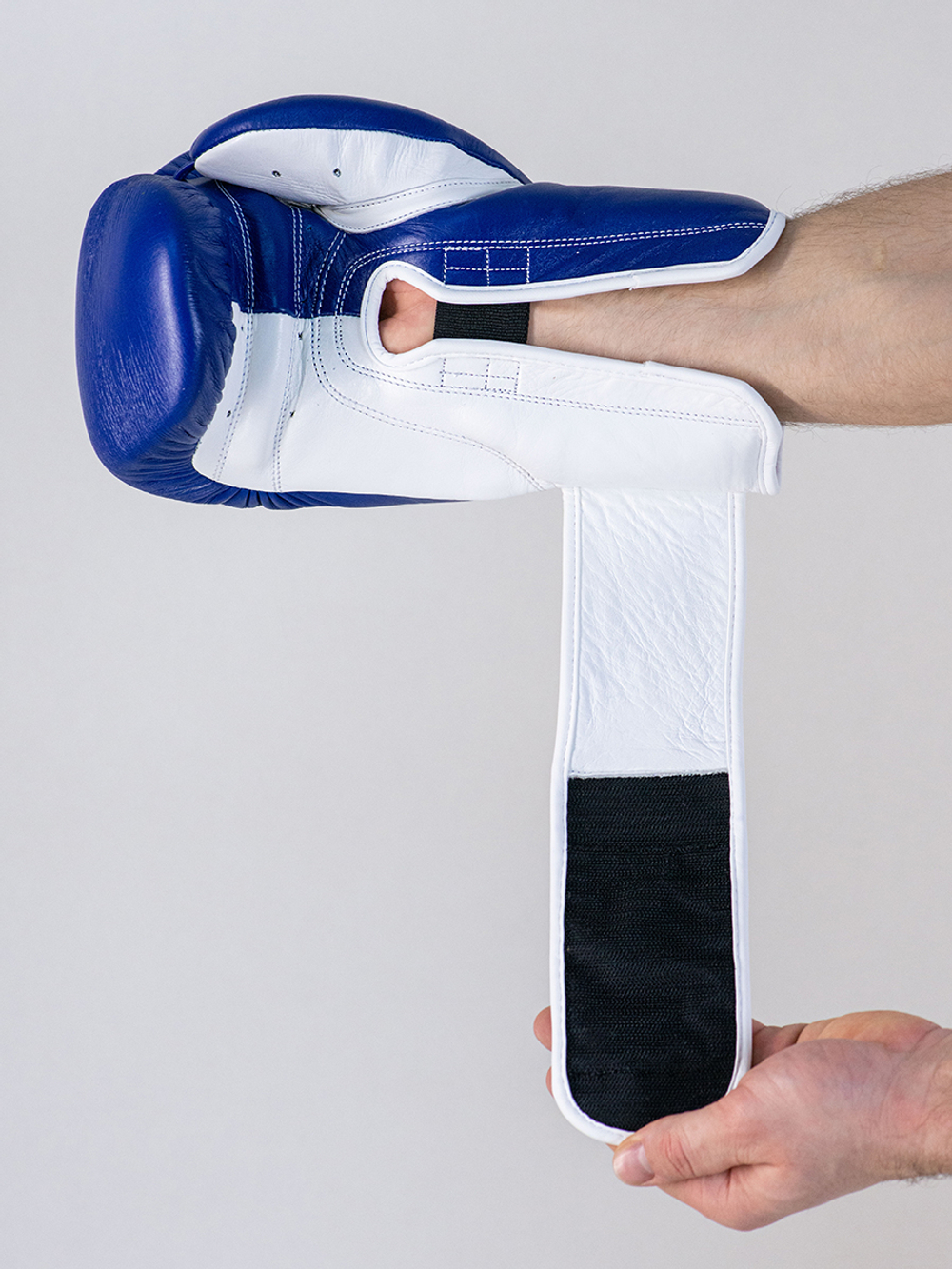 Перчатки боксерские LEADERS LS 2 BL/WH (сине-белые)