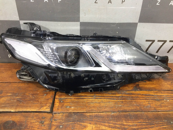 Фара правая LED Toyota Camry (XV70) 17-нв Б/У Оригинал 8111033G00